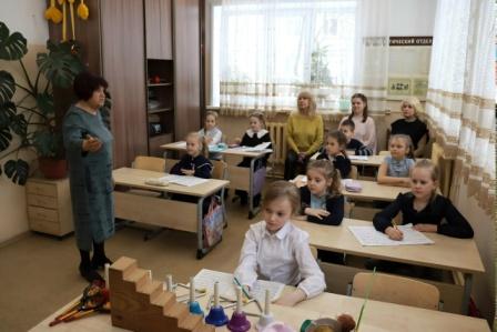27 апреля 2026 г. преподаватель Макарова М.Н. провела открытый урок по сольфеджио «Игровые формы работы на уроках сольфеджио в 1 классе».