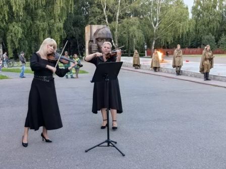 21 июня 2026 г. в Мемориальном парке у Вечного огня прошла патриотическая акция «Свеча памяти» 21 июня 2026 г. в Мемориальном парке у Вечного огня прошла патриотическая акция «Свеча памяти»